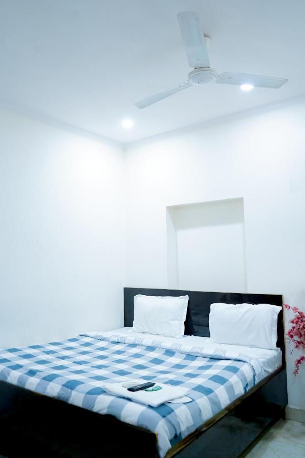 Hotel Tom - Jungpura Chruch Road New Delhi Exteriör bild
