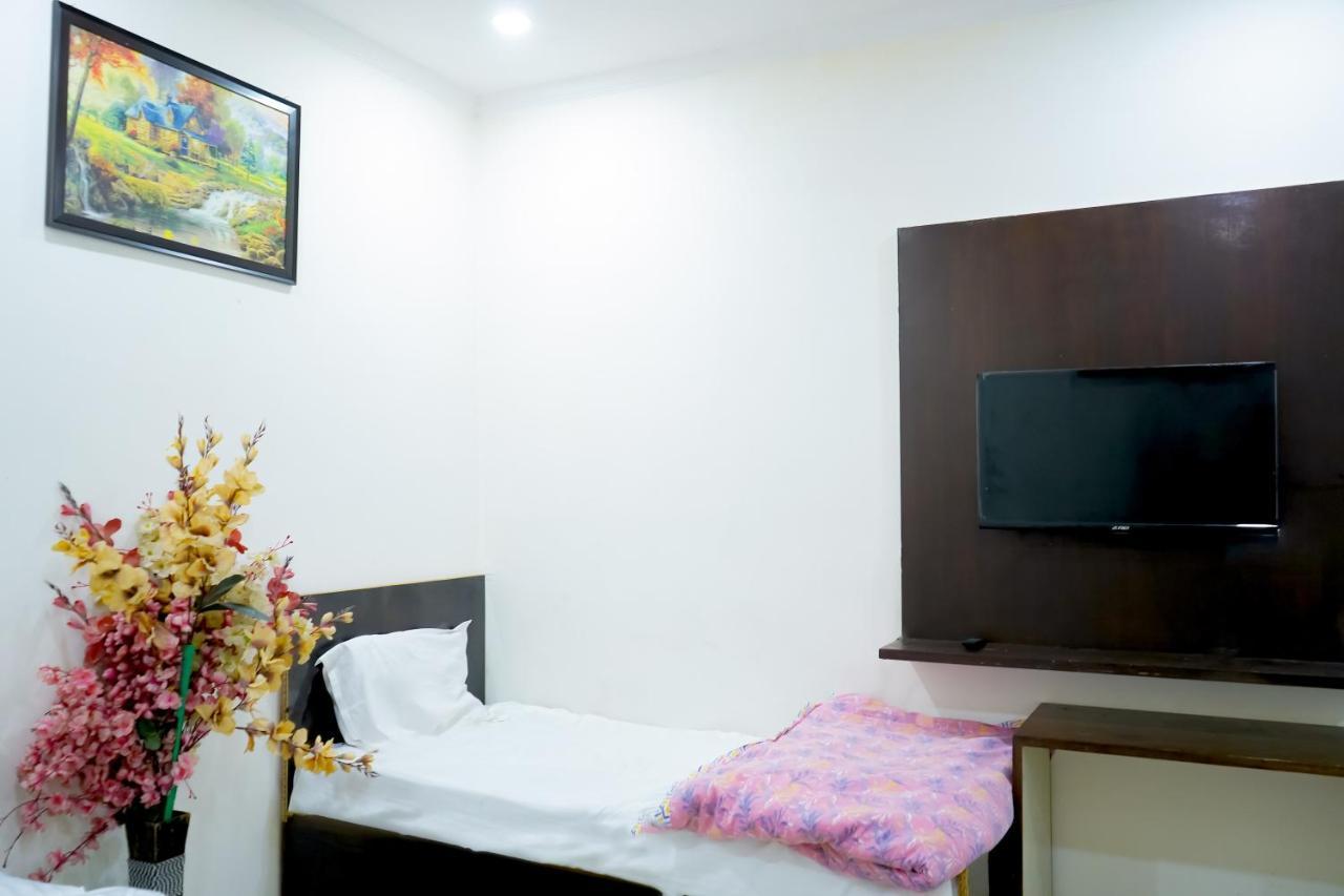 Hotel Tom - Jungpura Chruch Road New Delhi Exteriör bild