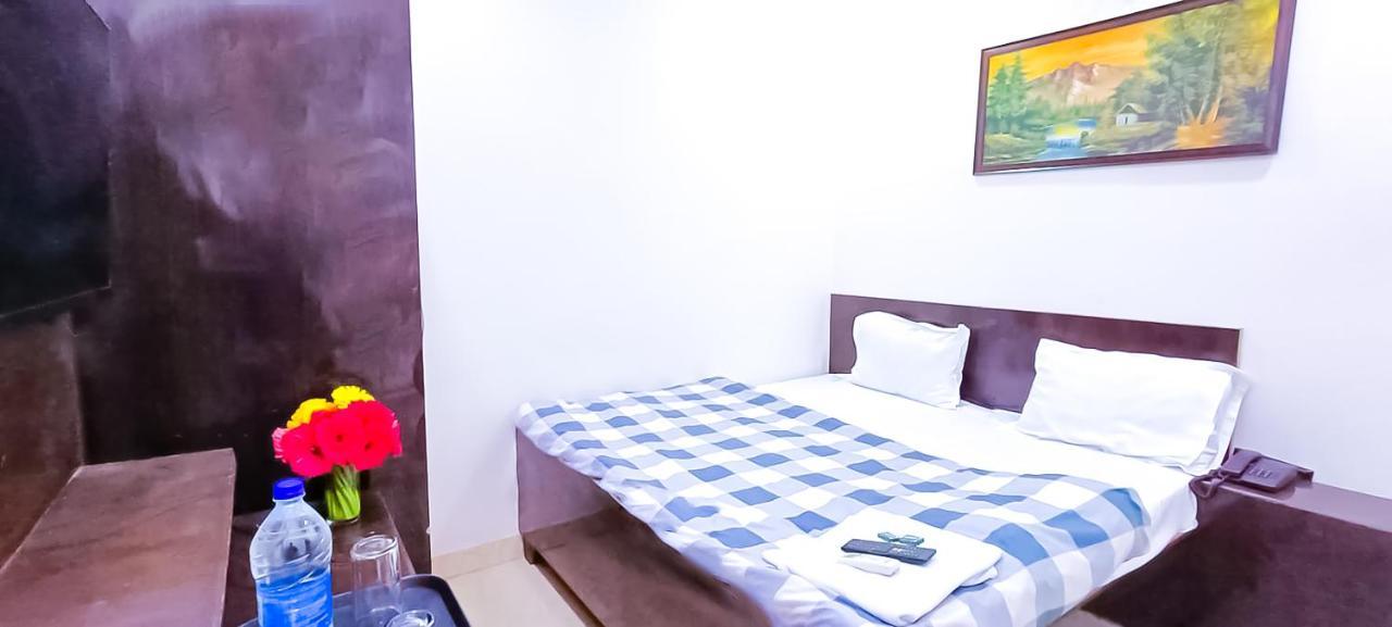 Hotel Tom - Jungpura Chruch Road New Delhi Exteriör bild