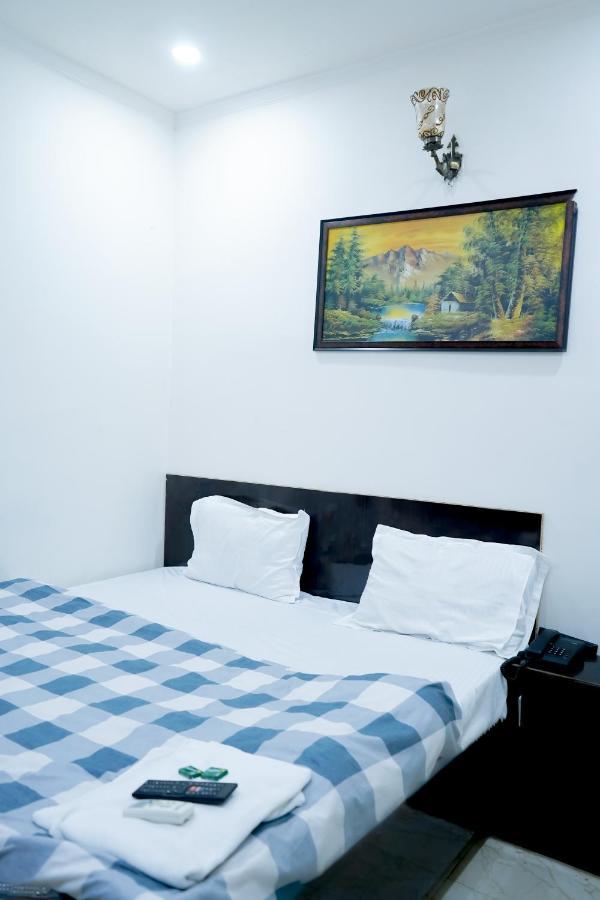 Hotel Tom - Jungpura Chruch Road New Delhi Exteriör bild
